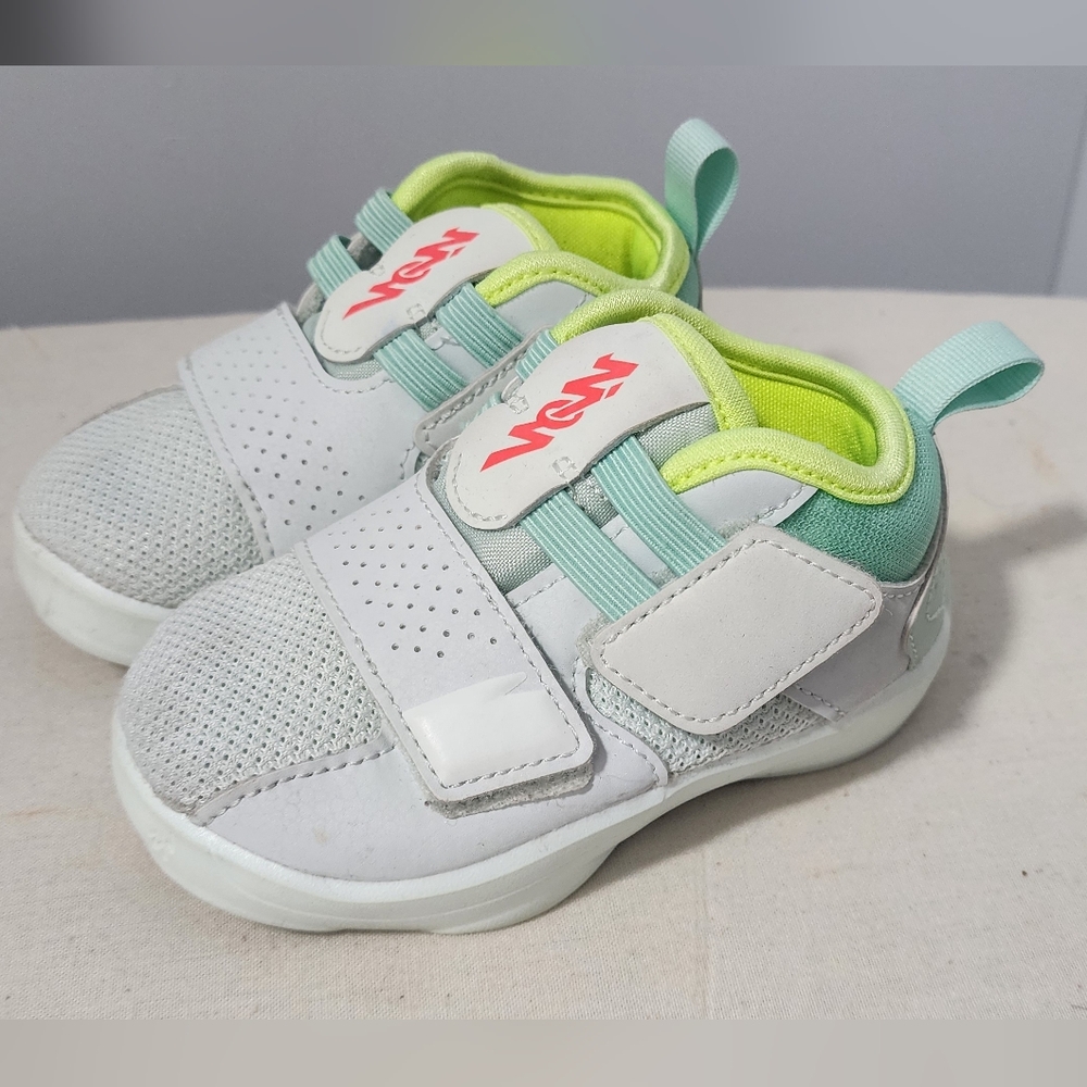 6C Jordan Toddler Sneakers - Mint Green and White